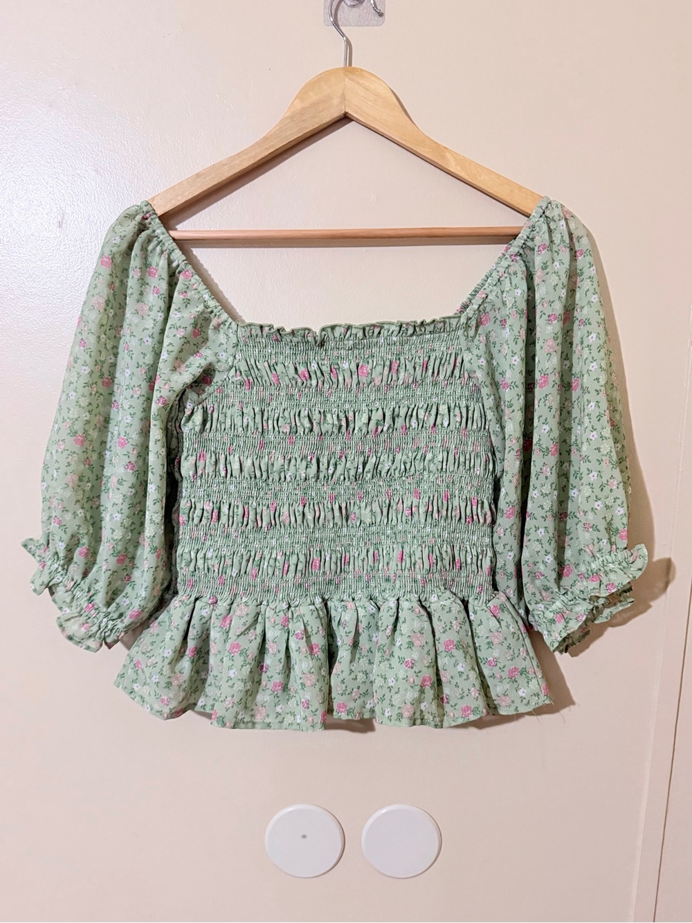 Smocked Floral Puff-Sleeve Crop Top in Sage Green - Picture 4 of 7